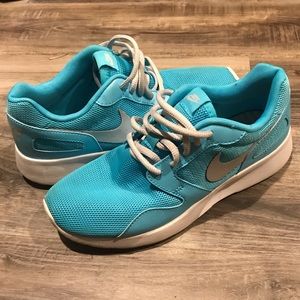 Women’s Nike Tennis Shoes